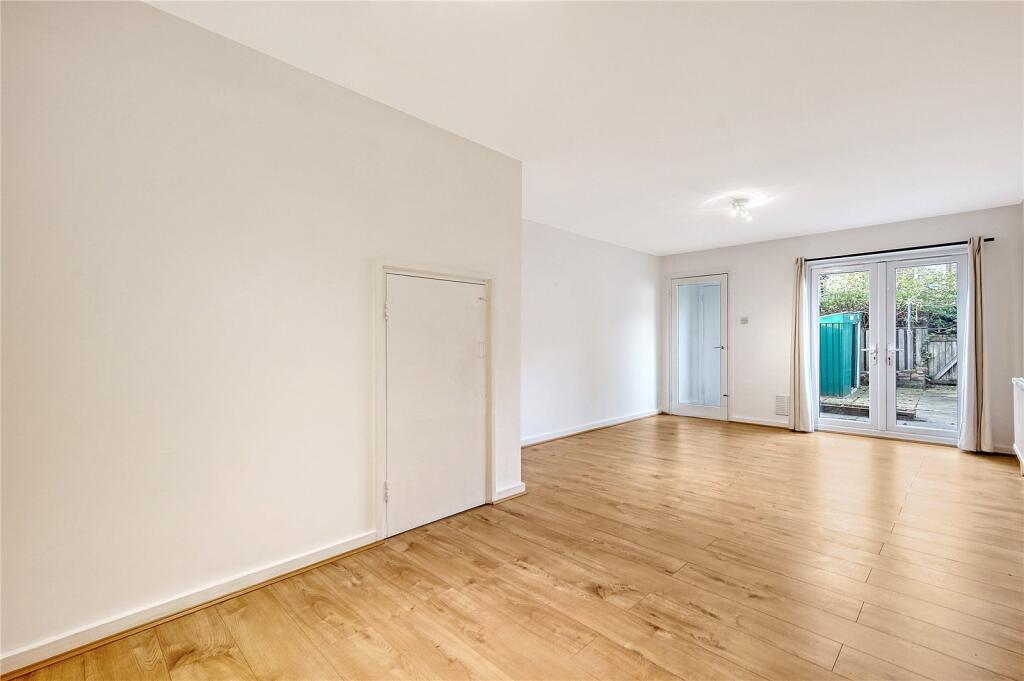 2 bed Detached for rent in London. From Ellis & Co - Tottenham