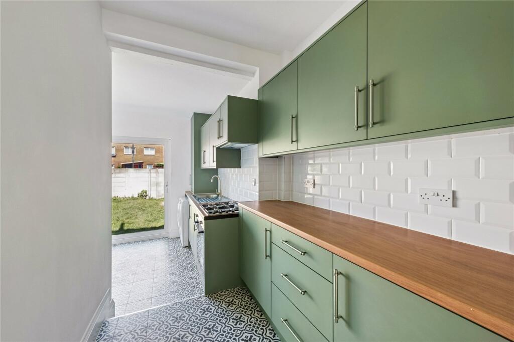 3 bed Mid Terraced House for rent in Edmonton. From Ellis & Co - Tottenham