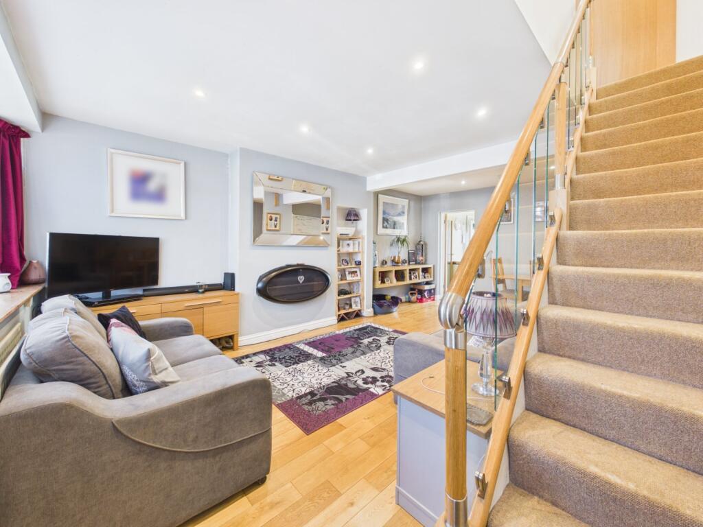 2 bed Semi Detached for rent in Feltham. From The Frost Partnership - Ashford