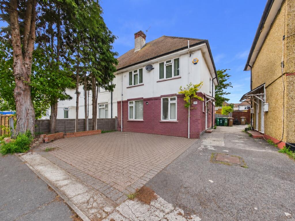 4 bed Semi Detached for rent in West Bedfont. From The Frost Partnership - Ashford 4 bed Semi Detached for rent in West Bedfont. From The Frost Partnership - Ashford