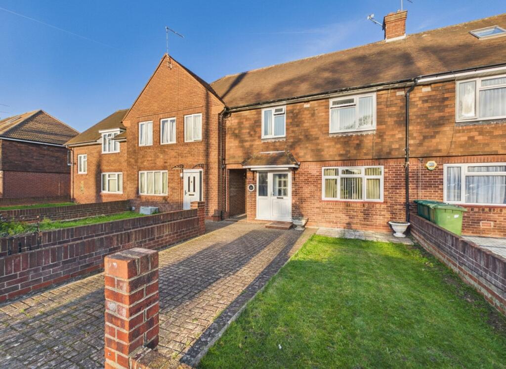 3 bed Mid Terraced House for rent in Ashford. From The Frost Partnership - Ashford
