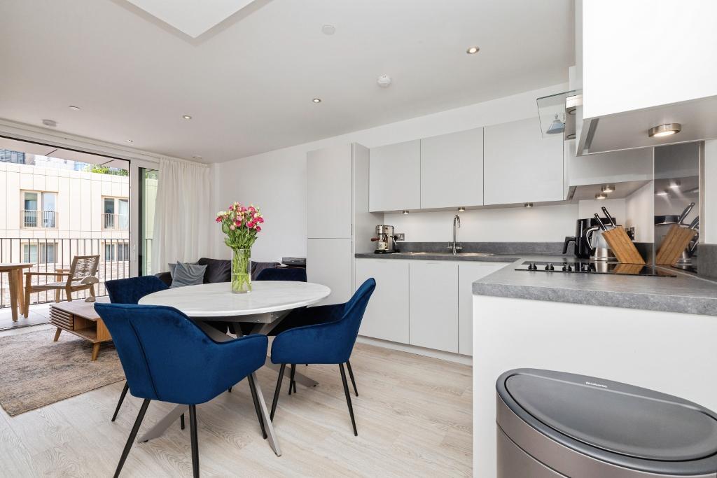 2 bed 1st Floor Flat for rent in Stepney. From Prime Land Property - London 2 bed 1st Floor Flat for rent in Stepney. From Prime Land Property - London