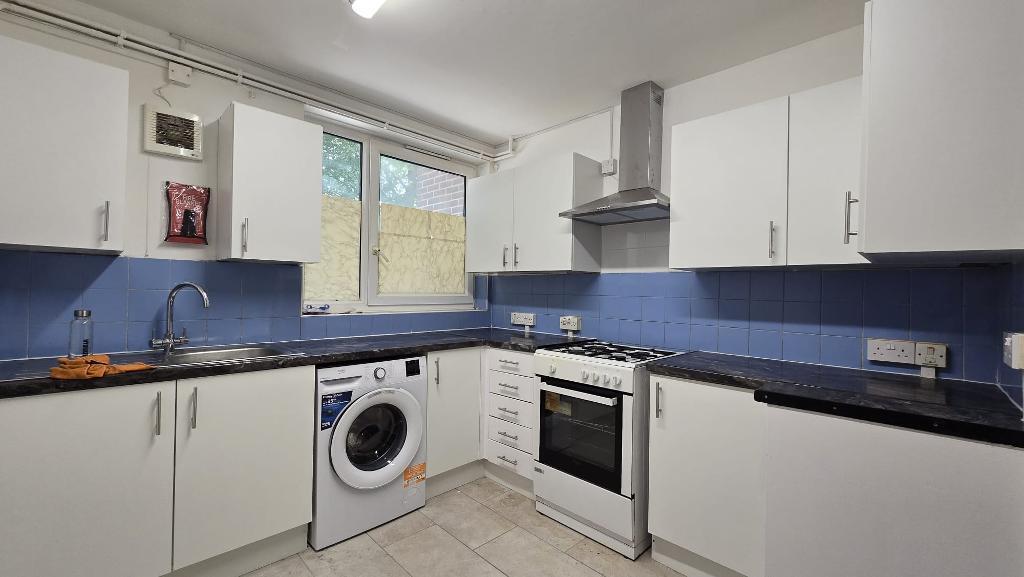 4 bed Annexe for rent in Stepney. From Prime Land Property - London 4 bed Annexe for rent in Stepney. From Prime Land Property - London