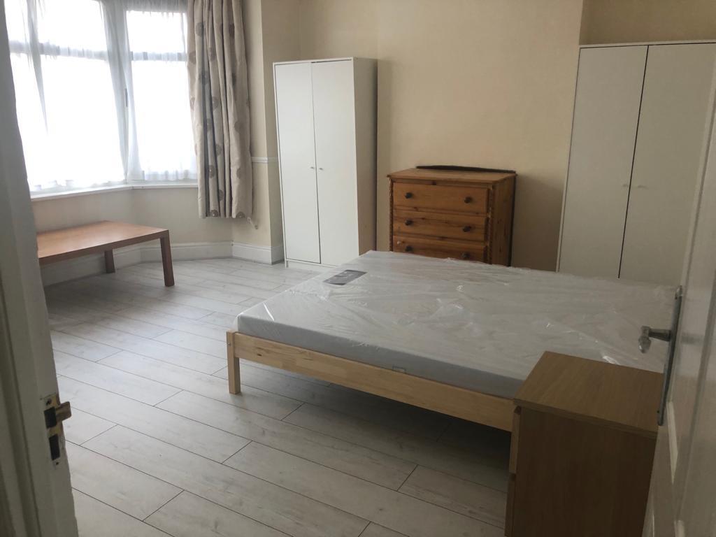 5 bed Mid Terraced House for rent in Ilford. From Prime Land Property - London