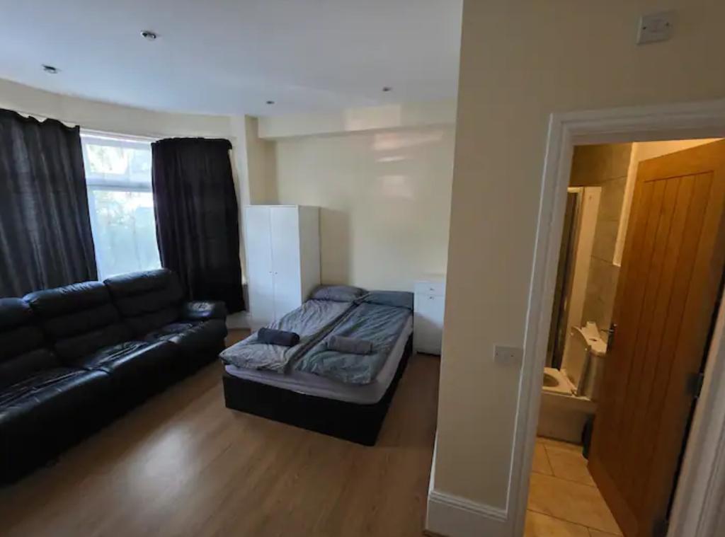 7 bed Semi Detached for rent in Ilford. From Prime Land Property - London 7 bed Semi Detached for rent in Ilford. From Prime Land Property - London
