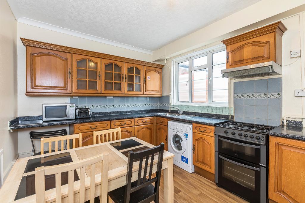 5 bed Mid Terraced House for rent in Poplar. From Prime Land Property - London 5 bed Mid Terraced House for rent in Poplar. From Prime Land Property - London