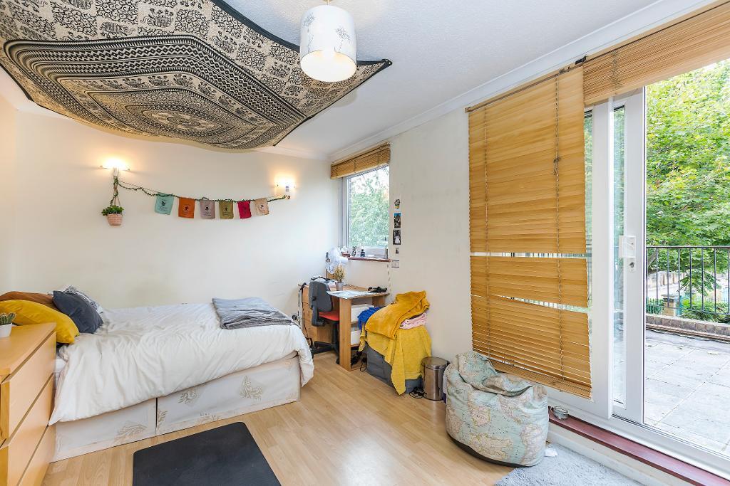 6 bed Mid Terraced House for rent in Poplar. From Prime Land Property - London 6 bed Mid Terraced House for rent in Poplar. From Prime Land Property - London