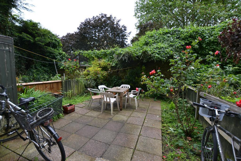 4 bed 1st Floor Flat for rent in Stepney. From Prime Land Property - London 4 bed 1st Floor Flat for rent in Stepney. From Prime Land Property - London