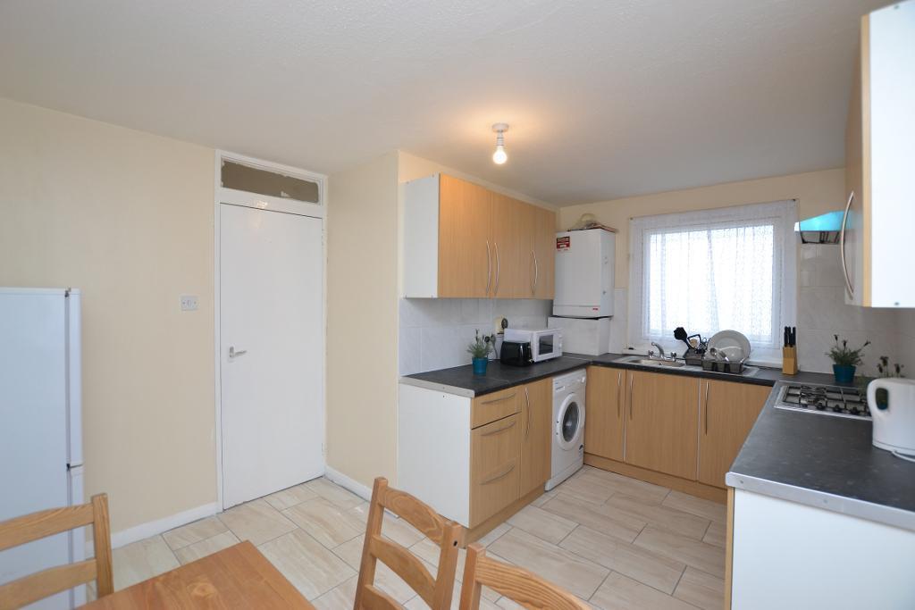 4 bed Annexe for rent in Bow. From Prime Land Property - London 4 bed Annexe for rent in Bow. From Prime Land Property - London