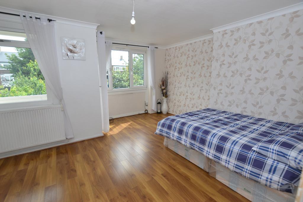 4 bed 1st Floor Flat for rent in Stepney. From Prime Land Property - London 4 bed 1st Floor Flat for rent in Stepney. From Prime Land Property - London