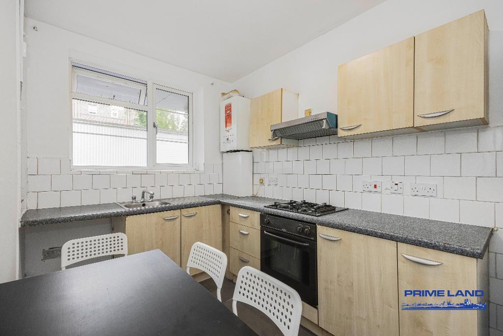 3 bed 1st Floor Flat for rent in Stepney. From Prime Land Property - London