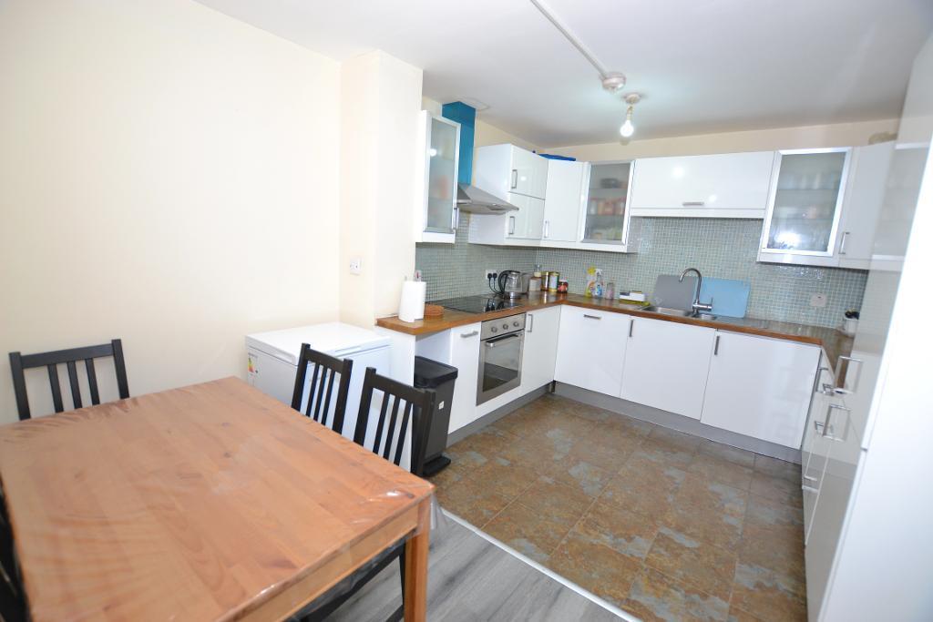 3 bed 1st Floor Flat for rent in Poplar. From Prime Land Property - London