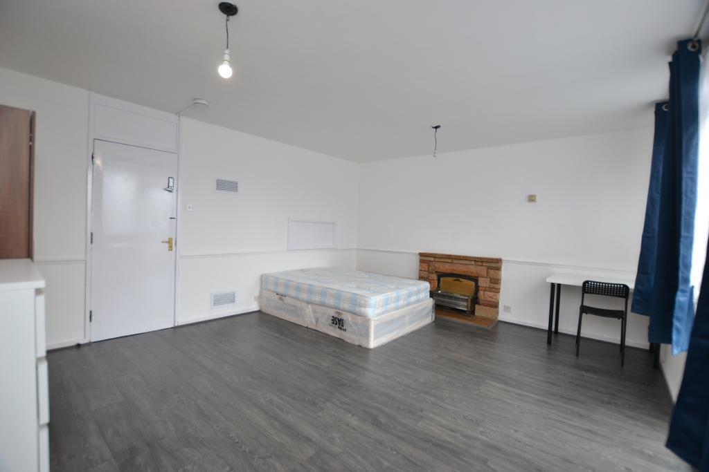 4 bed 1st Floor Flat for rent in Stepney. From Prime Land Property - London