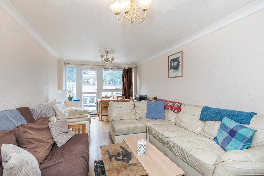 5 bed Annexe for rent in Bow. From Prime Land Property - London 5 bed Annexe for rent in Bow. From Prime Land Property - London