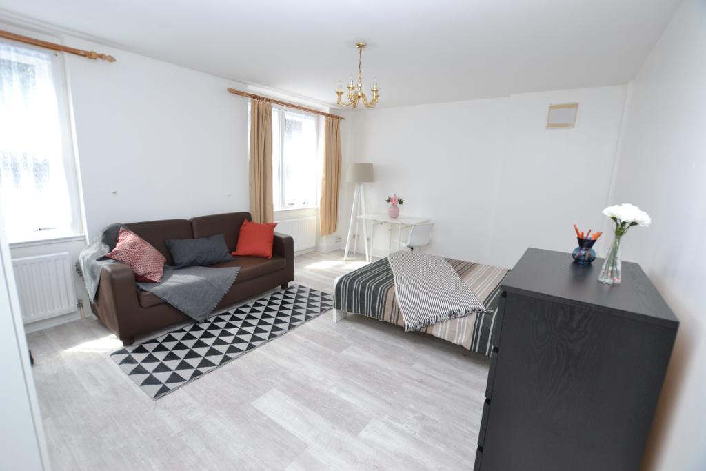 4 bed Detached for rent in Ilford. From Prime Land Property - London