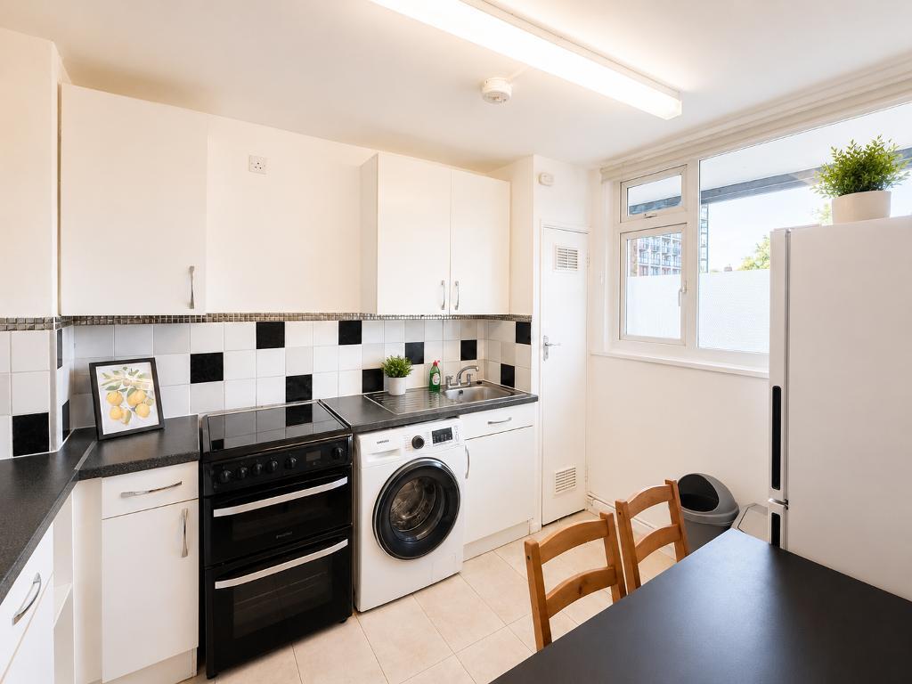 4 bed 1st Floor Flat for rent in Stepney. From Prime Land Property - London