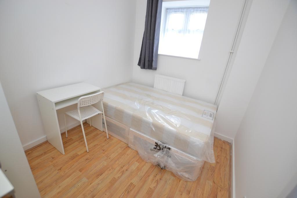 1 bed Flat Share for rent in Poplar. From Prime Land Property - London