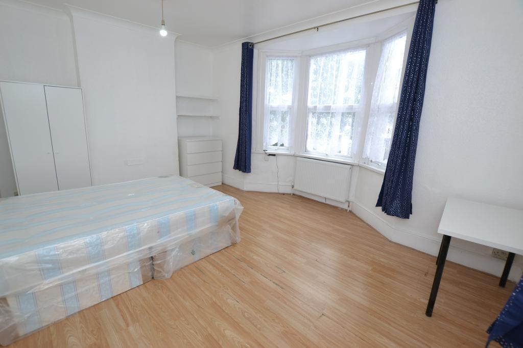 5 bed Annexe for rent in Leyton. From Prime Land Property - London 5 bed Annexe for rent in Leyton. From Prime Land Property - London