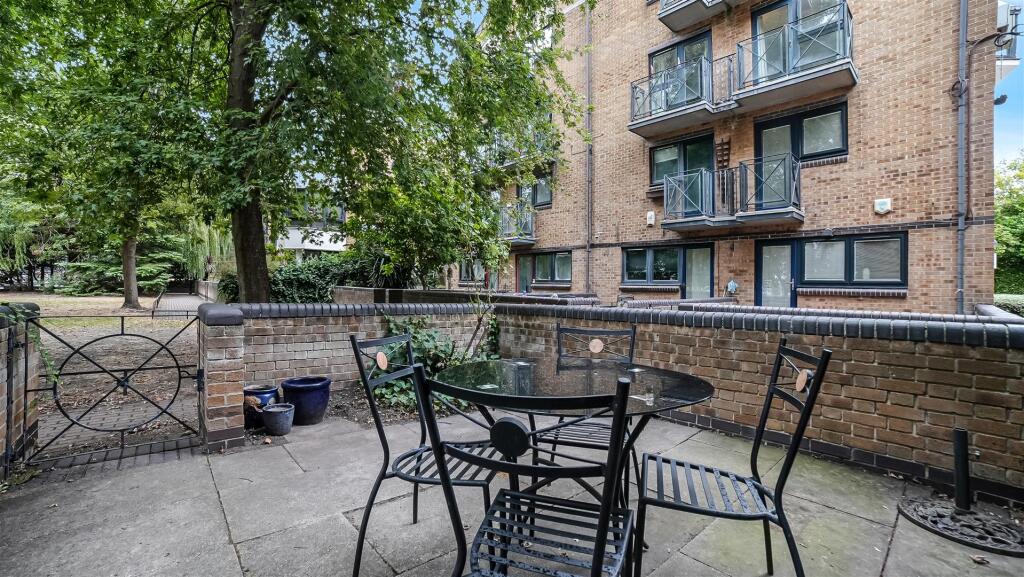 2 bed House (unspecified) for rent in Poplar. From Dawn Sandoval Residential