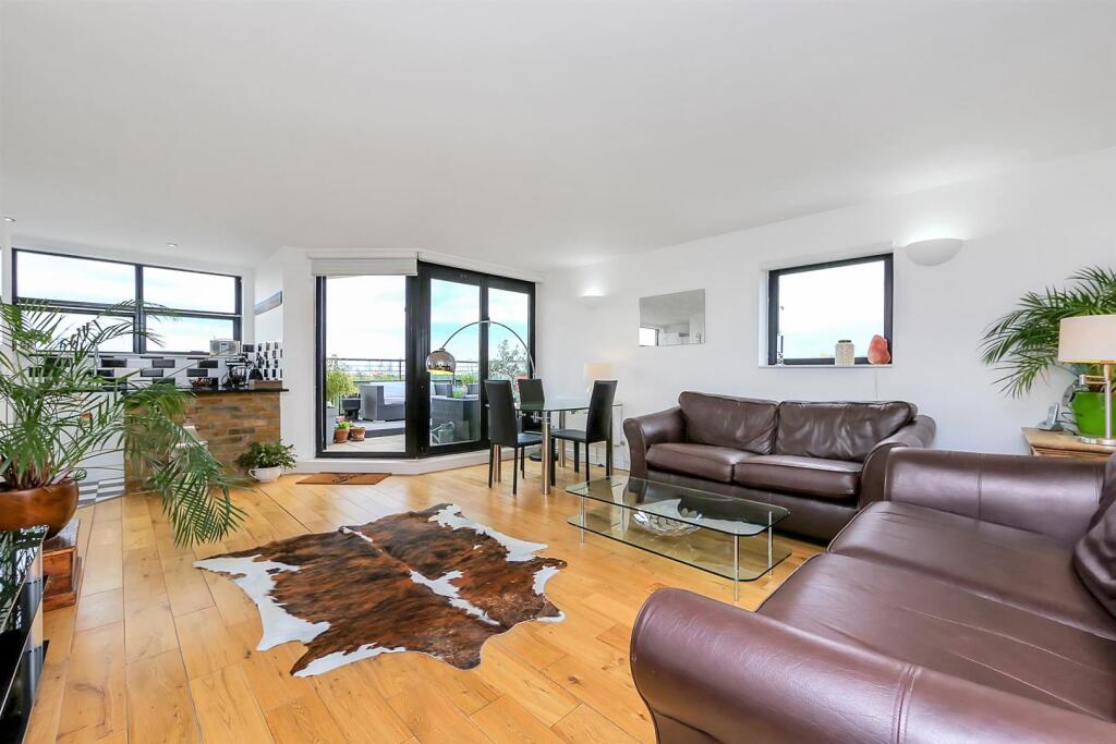 2 bed Apartment for rent in Poplar. From Dawn Sandoval Residential