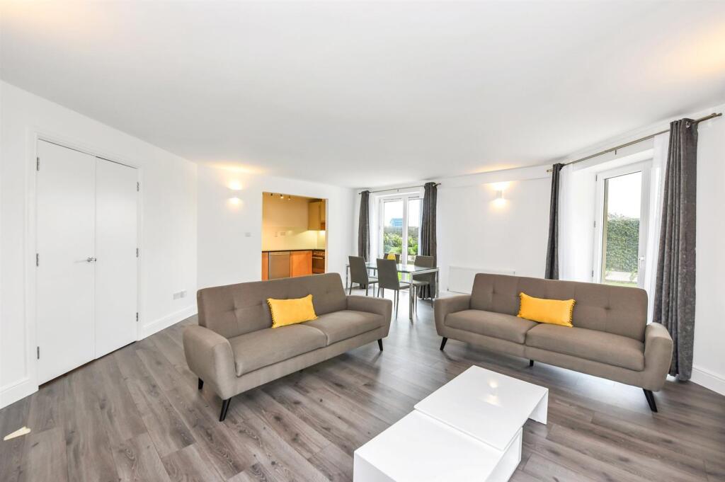 2 bed Apartment for rent in Poplar. From Dawn Sandoval Residential