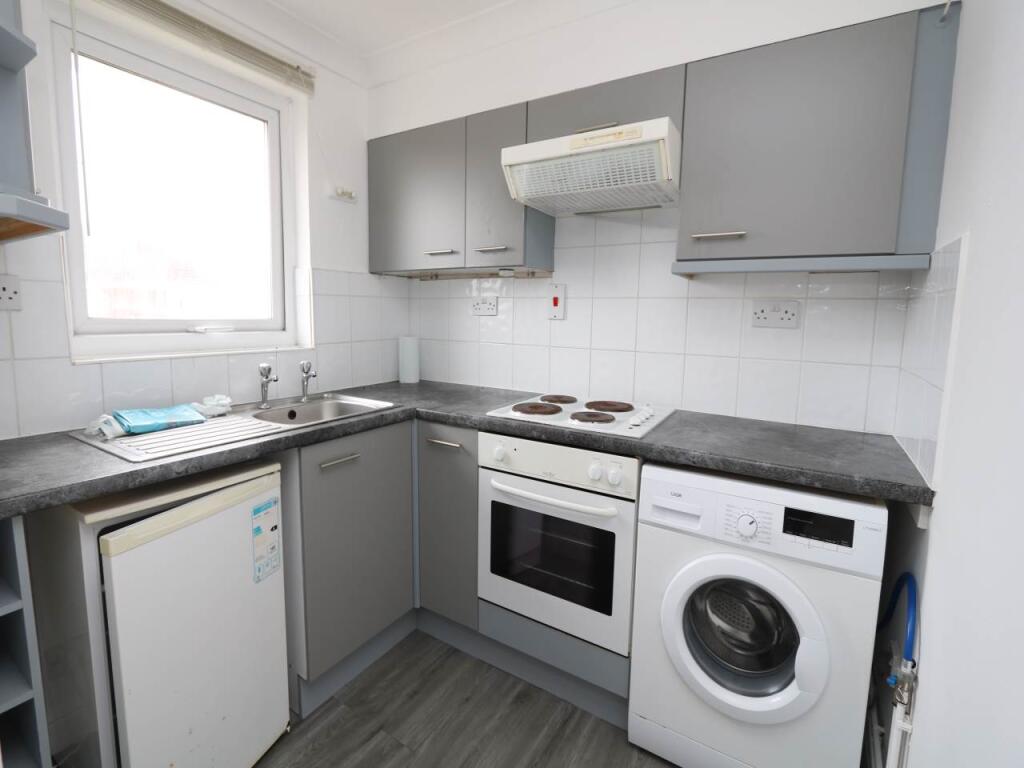 0 bed Studio for rent in Rhoose. From Chris Davies Estate Agents - Rhoose