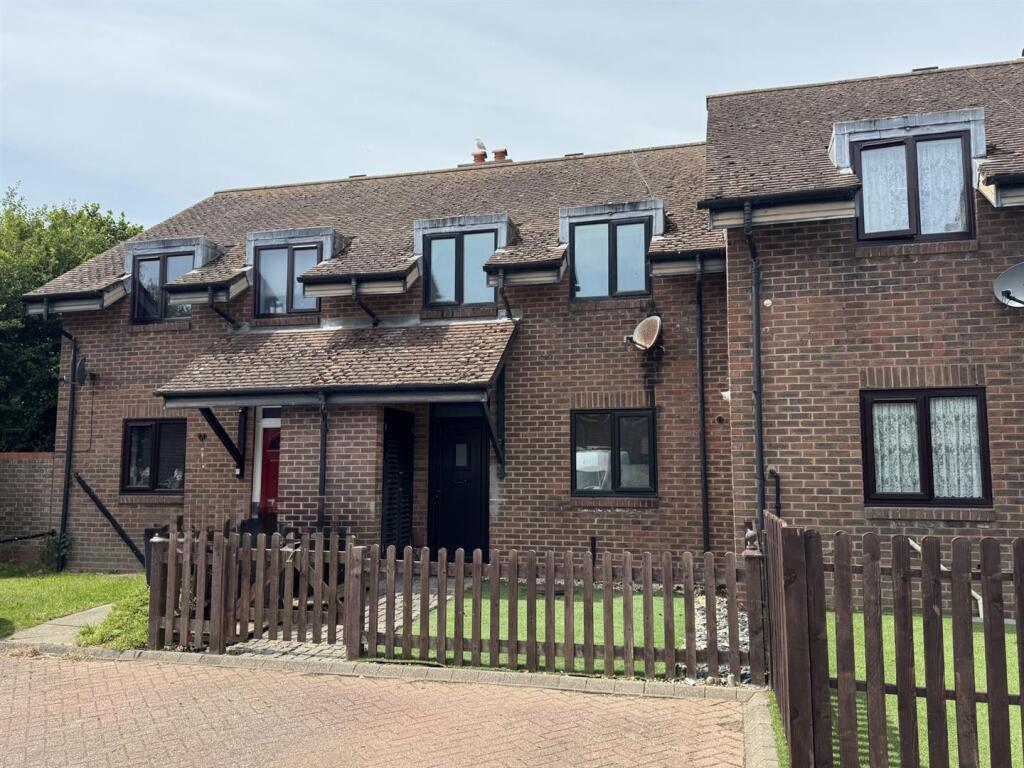 3 bed Mid Terraced House for rent in Clapham. From Mark Oliver Estate Agency - Ferring