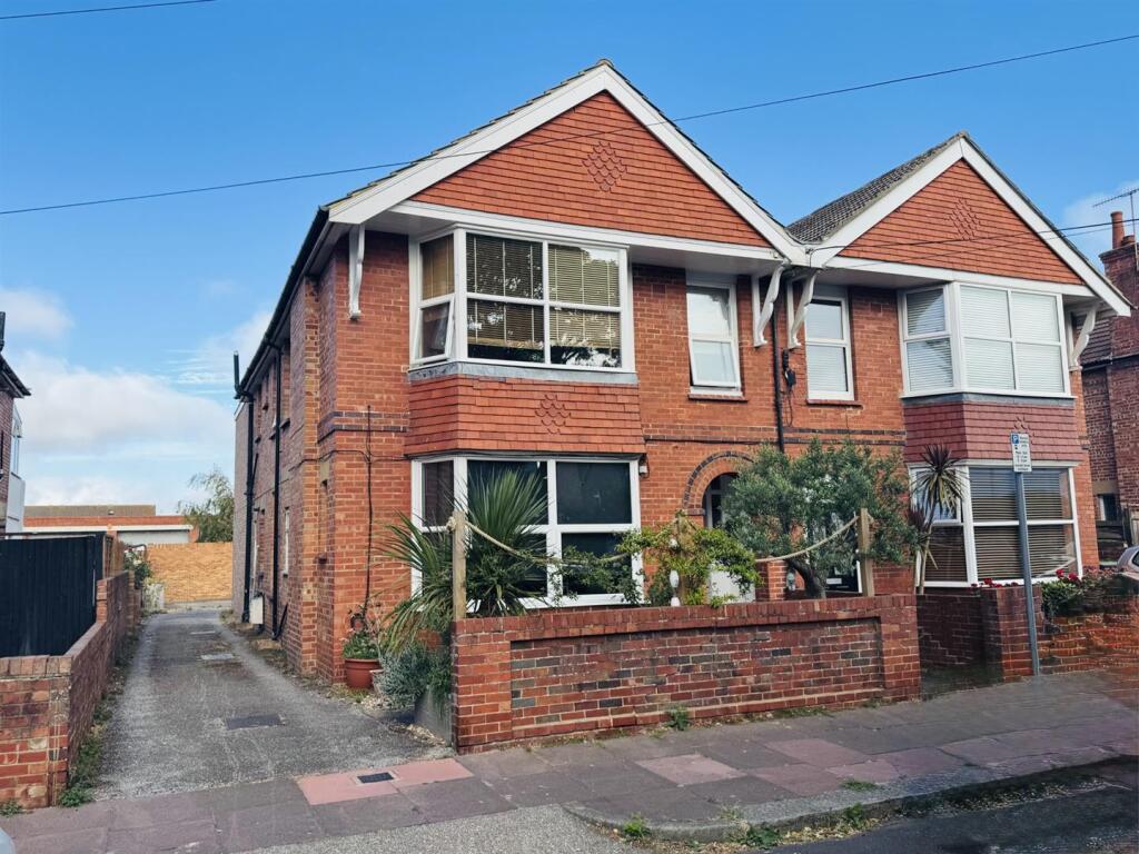1 bed 1st Floor Flat for rent in Worthing. From Mark Oliver Estate Agency - Ferring 1 bed 1st Floor Flat for rent in Worthing. From Mark Oliver Estate Agency - Ferring