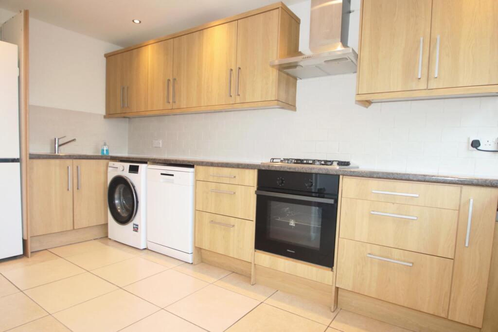 3 bed Town House for rent in Sidcup. From Kenton - Orpington