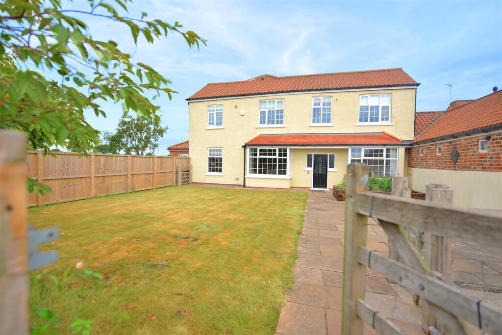 3 bed Mid Terraced House for rent in York. From Quantum Estate Agents - York