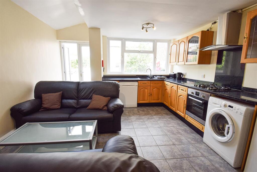 5 bed Detached for rent in York. From Quantum Estate Agents - York