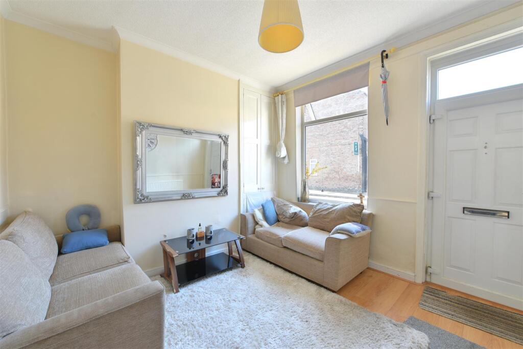 2 bed Mid Terraced House for rent in Heslington. From Quantum Estate Agents - York 2 bed Mid Terraced House for rent in Heslington. From Quantum Estate Agents - York