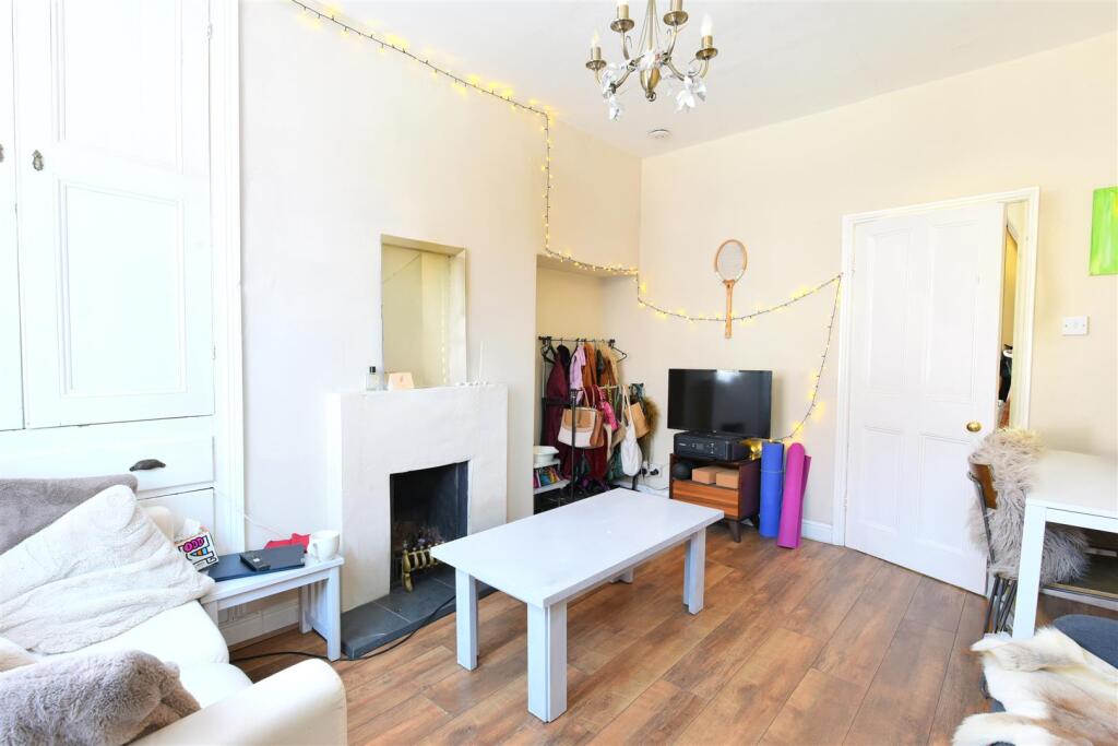 2 bed Mid Terraced House for rent in Heslington. From Quantum Estate Agents - York