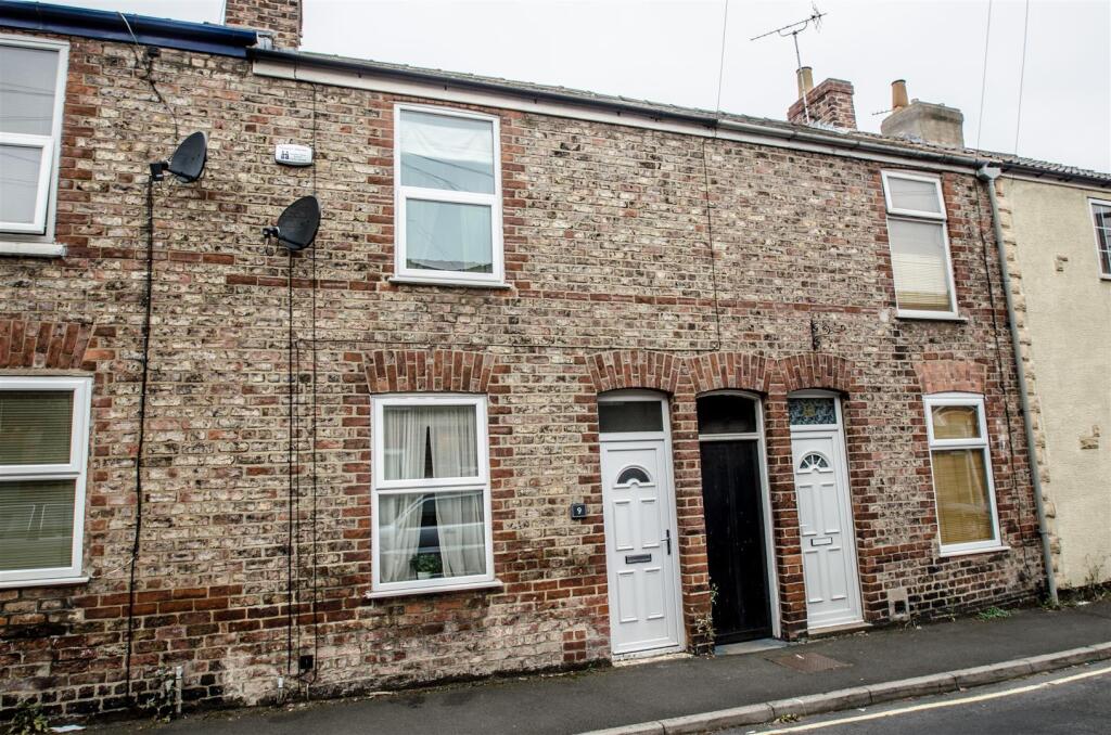 2 bed Mid Terraced House for rent in York. From Quantum Estate Agents - York
