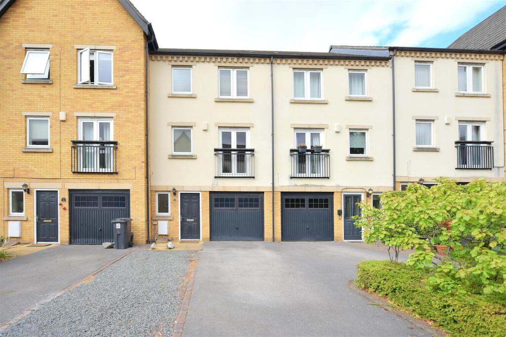 4 bed Town House for rent in Heslington. From Quantum Estate Agents - York 4 bed Town House for rent in Heslington. From Quantum Estate Agents - York