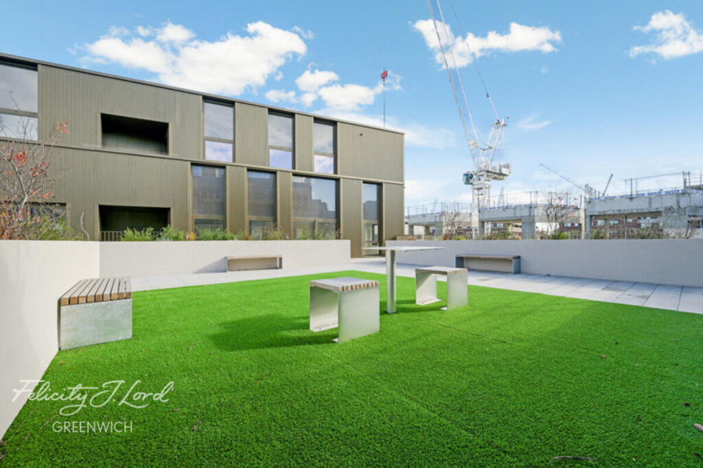 3 bed 1st Floor Flat for rent in London. From Felicity J Lord - Greenwich