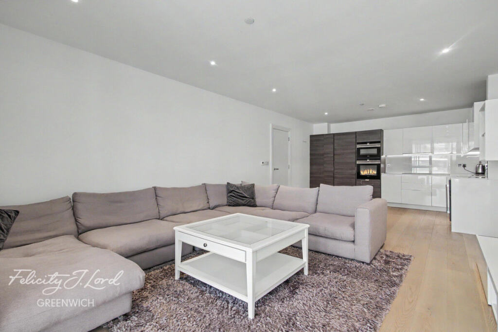 3 bed 1st Floor Flat for rent in London. From Felicity J Lord - Greenwich