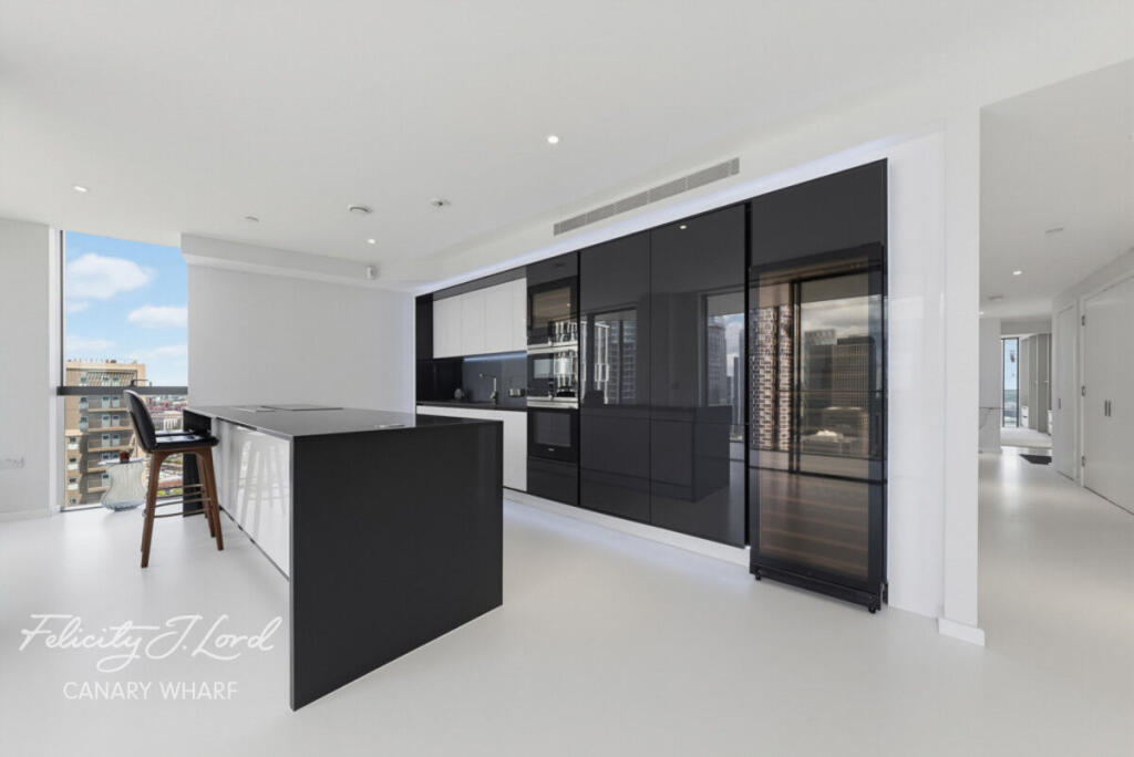 3 bed 1st Floor Flat for rent in Poplar. From Felicity J Lord - Canary Wharf