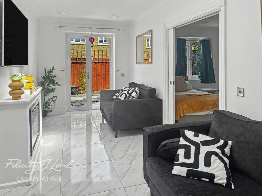 4 bed Mid Terraced House for rent in Poplar. From Felicity J Lord - Canary Wharf
