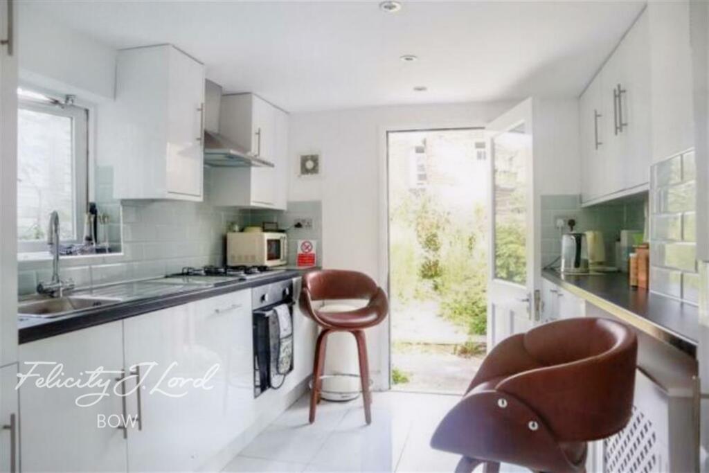 3 bed Mid Terraced House for rent in Stepney. From Felicity J Lord - Bow