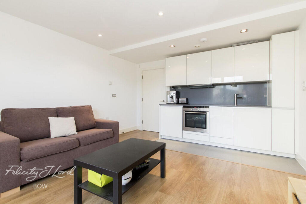 4 bed Studio for rent in Bow. From Felicity J Lord - Bow 4 bed Studio for rent in Bow. From Felicity J Lord - Bow