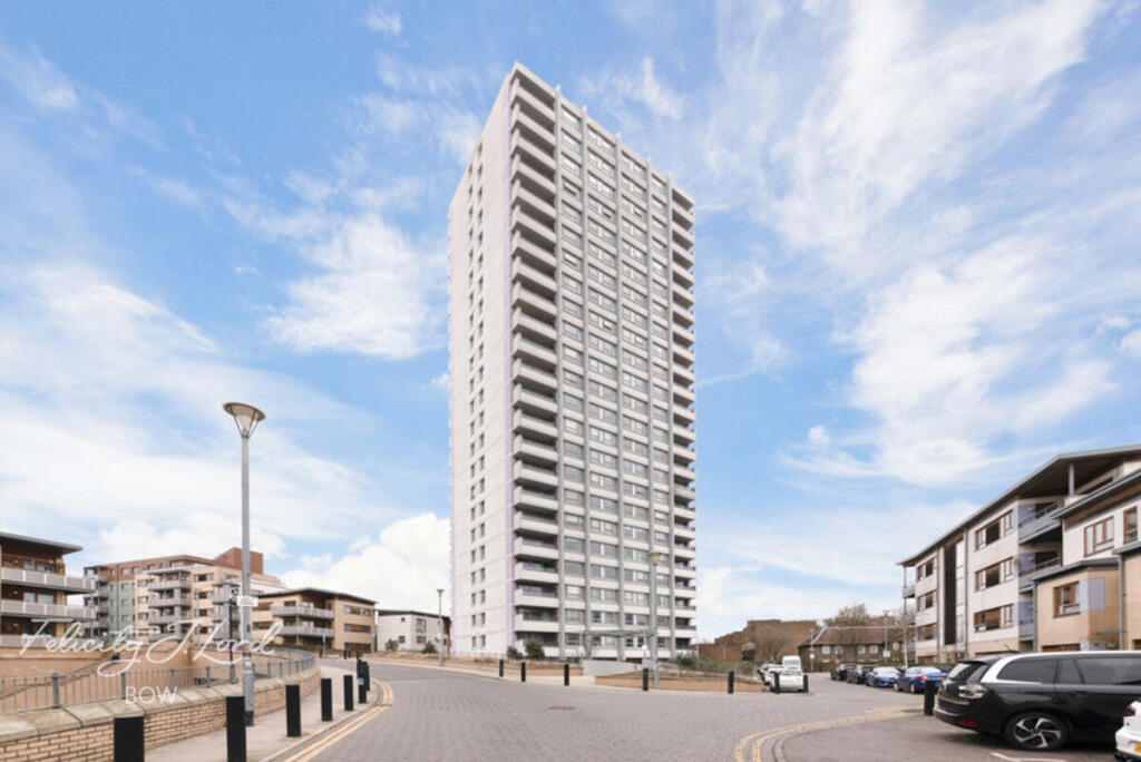 2 bed Penthouse for rent in Bow. From Felicity J Lord - Bow