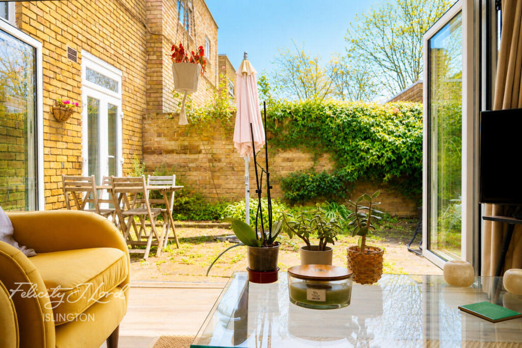 3 bed Apartment for rent in London. From Felicity J Lord - Islington