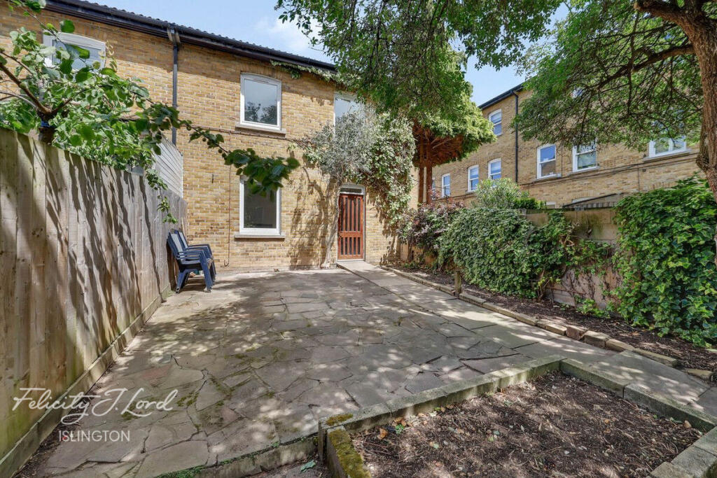 3 bed End of Terrace for rent in London. From Felicity J Lord - Islington