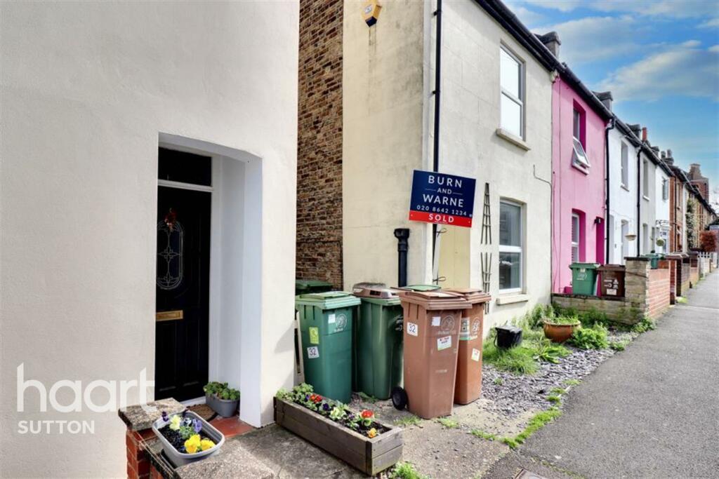 2 bed Mid Terraced House for rent in Carshalton. From haart - Sutton
