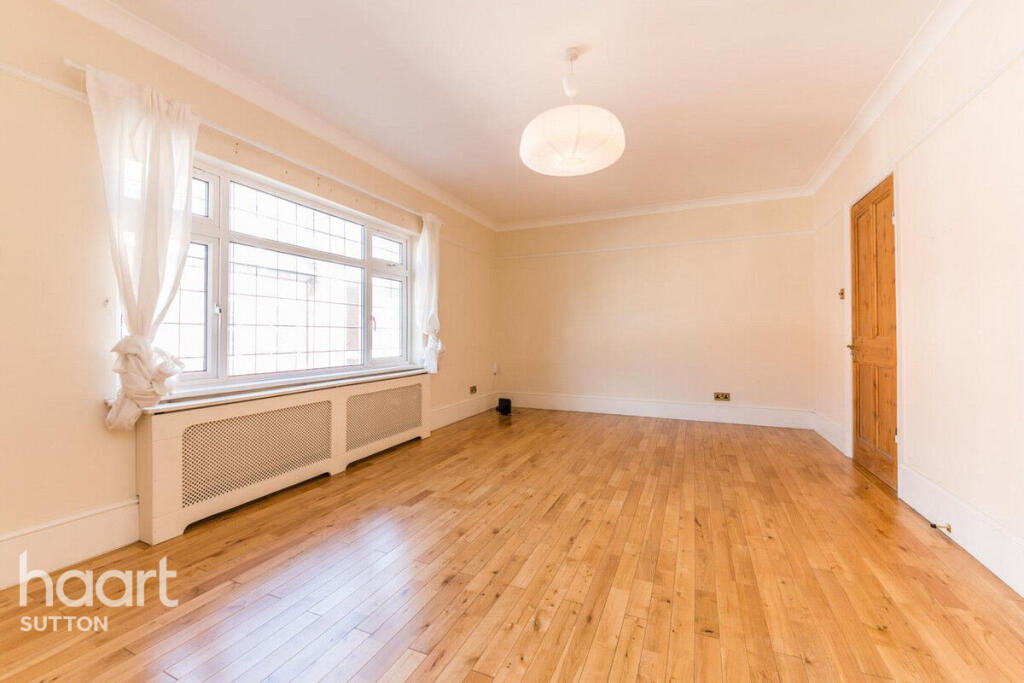 3 bed Apartment for rent in Stoneleigh. From haart - Sutton