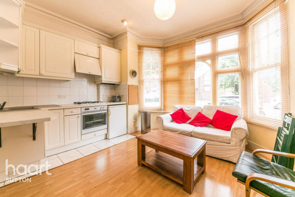 1 bed 1st Floor Flat for rent in Wimbledon. From haart - Sutton