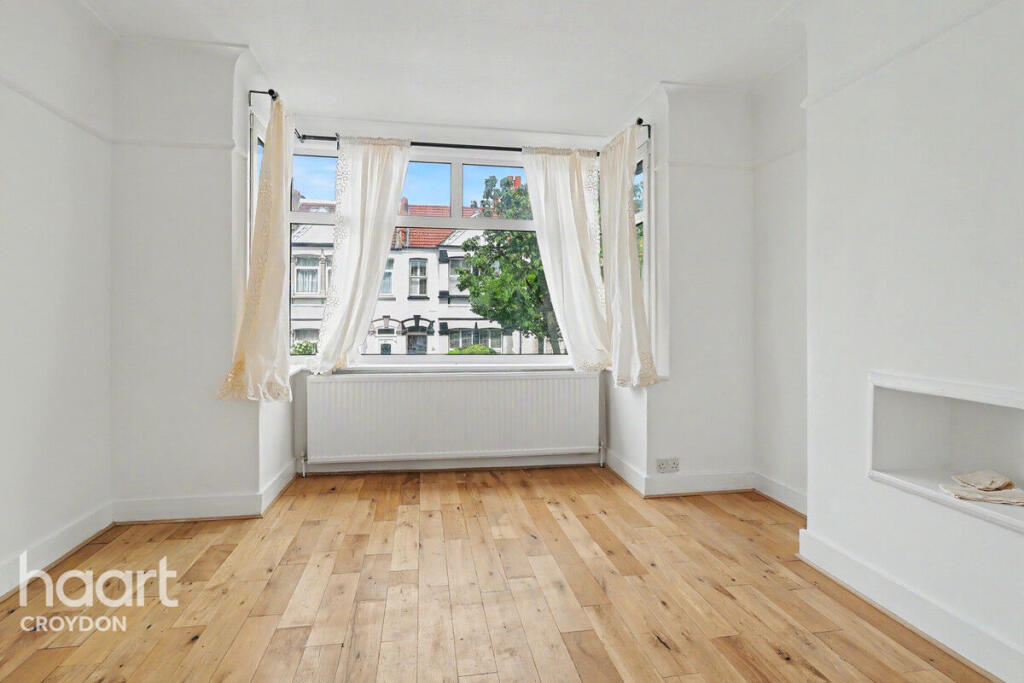 4 bed Mid Terraced House for rent in Penge. From haart - Croydon - Lettings
