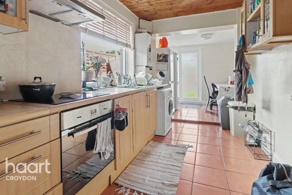 3 bed Mid Terraced House for rent in Penge. From haart - Croydon - Lettings