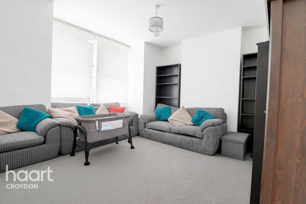 3 bed Mid Terraced House for rent in Penge. From haart - Croydon - Lettings